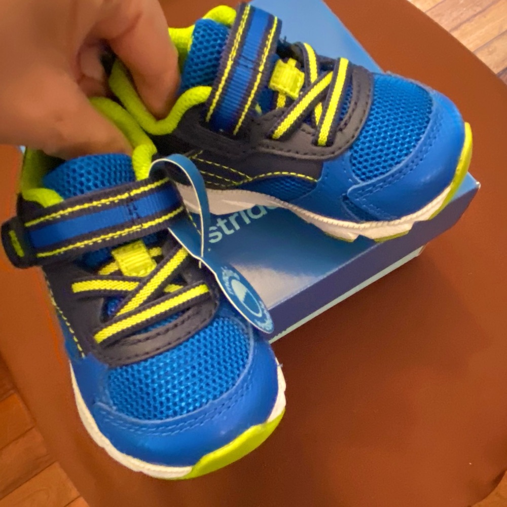 New Stride Rite Made2Play Indy Toddler Sneakers -NWT